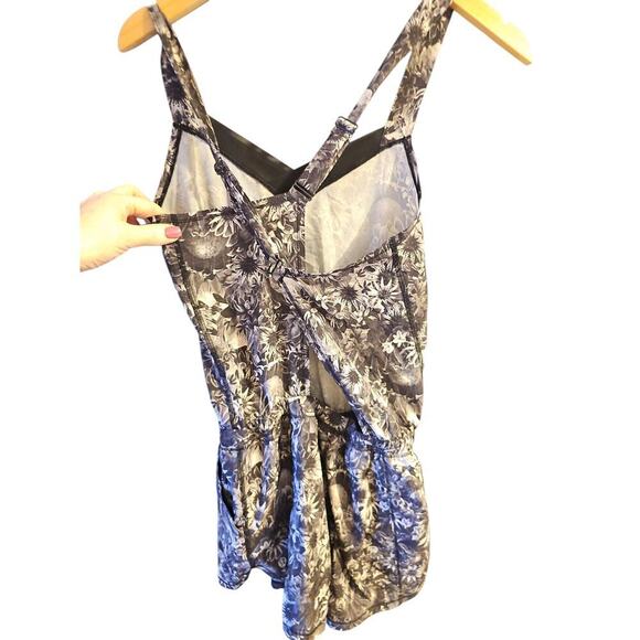Lululemon The Runsie Flowabunga floral romper black white sz 4 - Picture 8 of 9